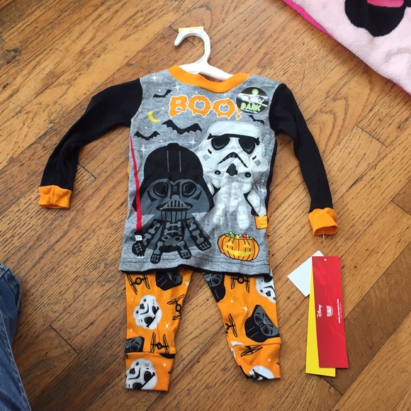 NWT BABY BOY 2pc STAR WARS HALLOWEEN PAJAMA SET SIZE 12m GLOW IN THE DARK